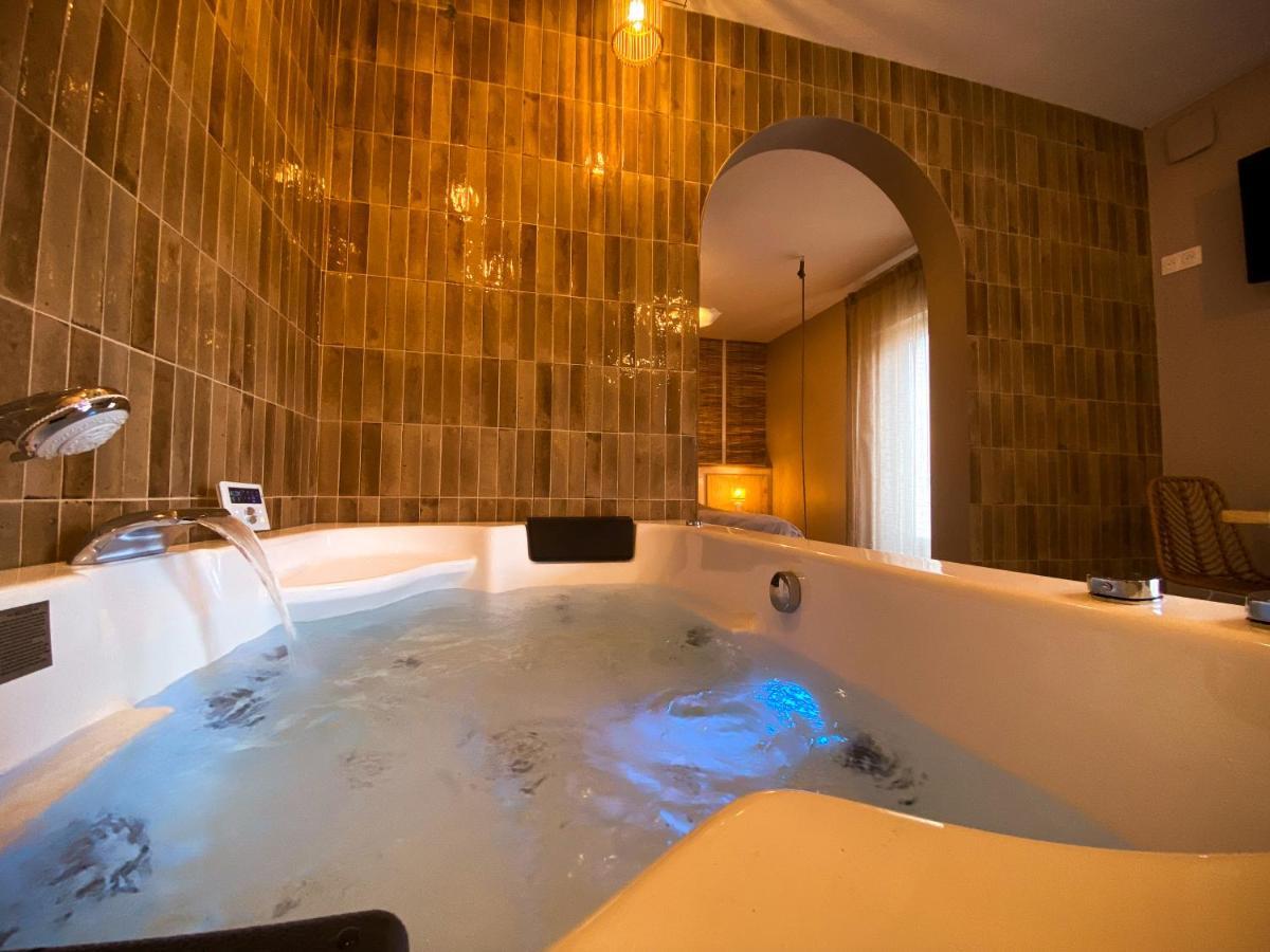 Love Room Suite Bali - Auray En Bretagne Brech Exterior photo
