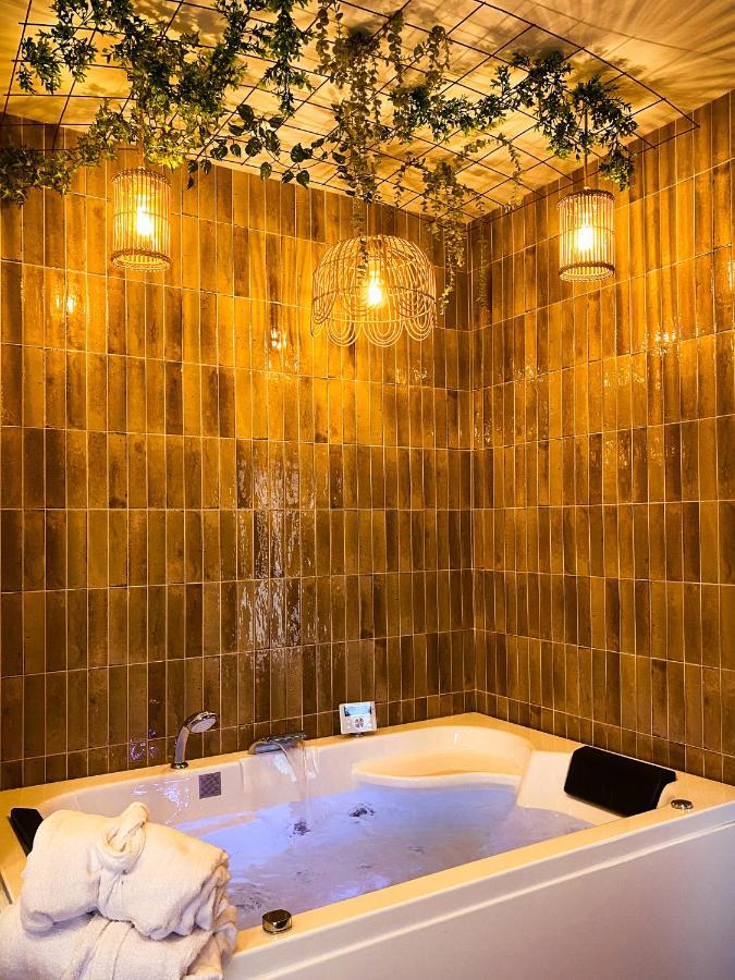 Love Room Suite Bali - Auray En Bretagne Brech Exterior photo