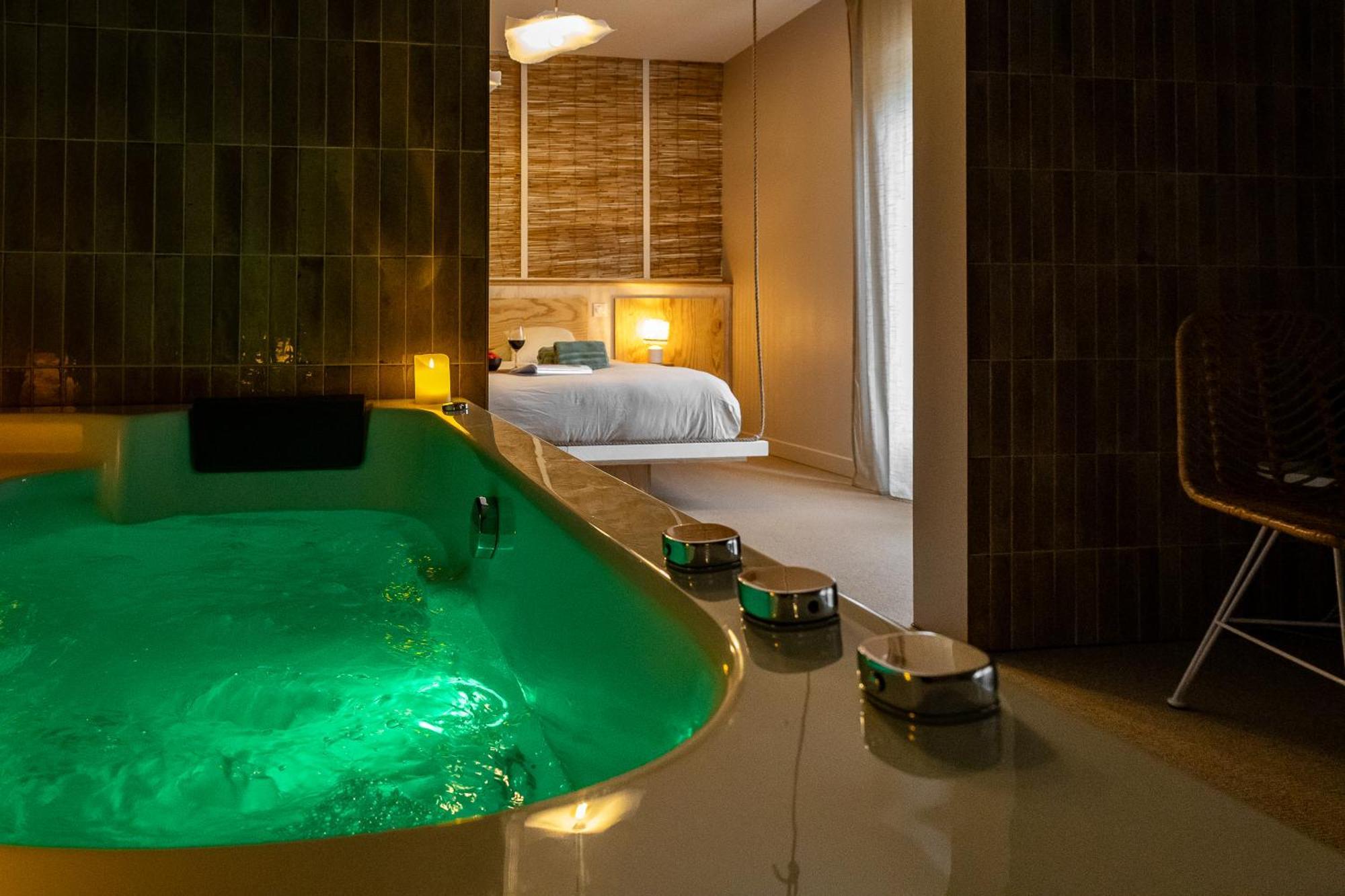 Love Room Suite Bali - Auray En Bretagne Brech Exterior photo