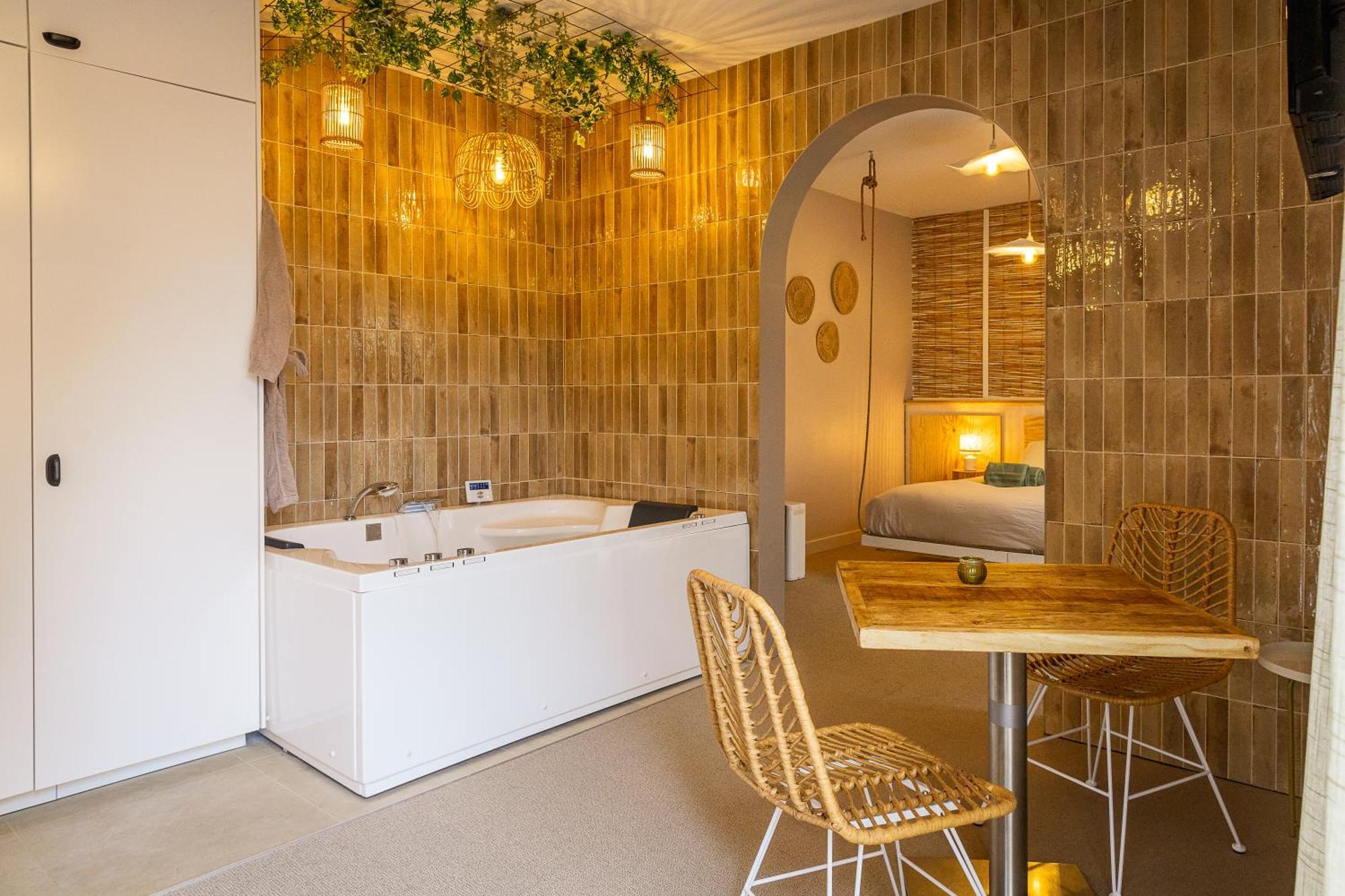 Love Room Suite Bali - Auray En Bretagne Brech Exterior photo